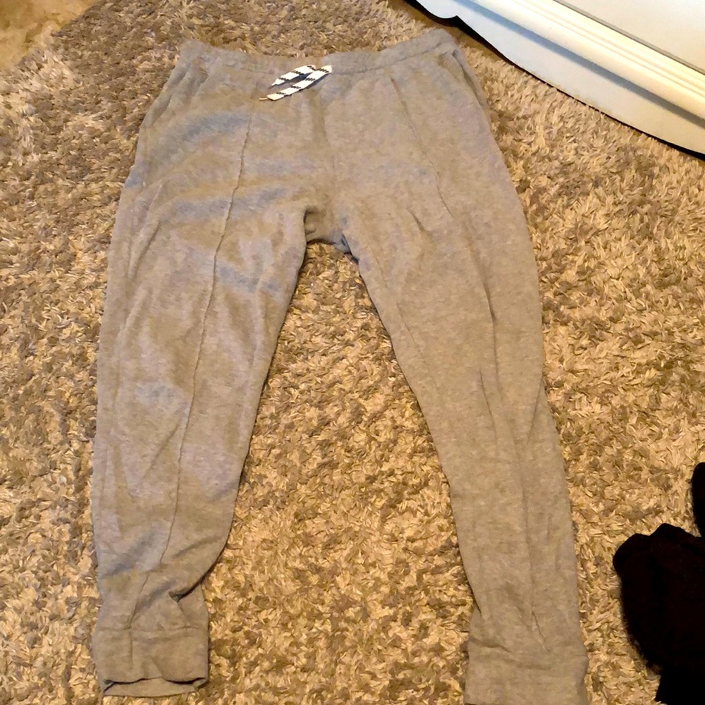 These are huge on me😖